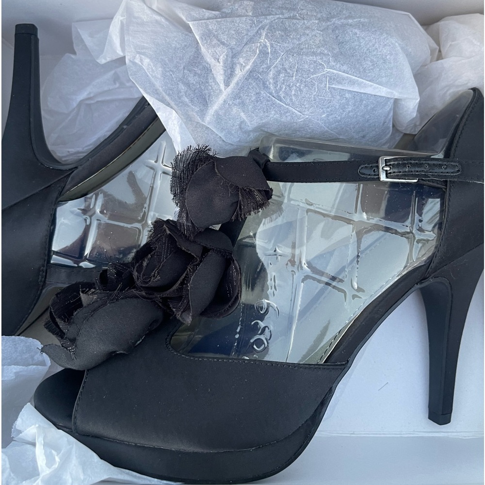 New black fergalicious heels size 11